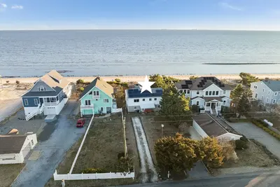 Image de Direct Bay Front pet friendly home located in the quiet location of Slaughter Beach!
