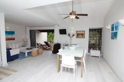 Image de Modern Townhouse w\/ Garden View + Walking Distance to Beach