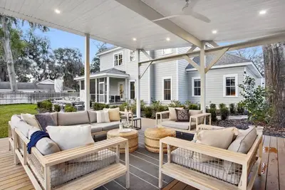 Image de Sunlit Savannah Retreat | Hot Tub