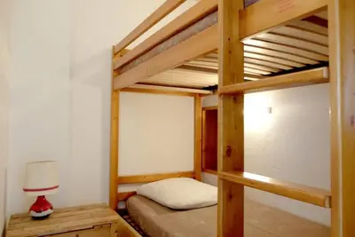 Image de 20m du centre station, 2ème étage, balcon, télévision, casier à ski, 31m², Tignes