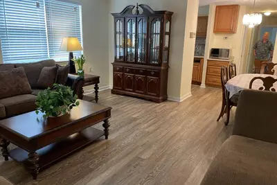 Image de Quiet 2 Bedroom Apartment Condo close to Downtown - Emerald Elite