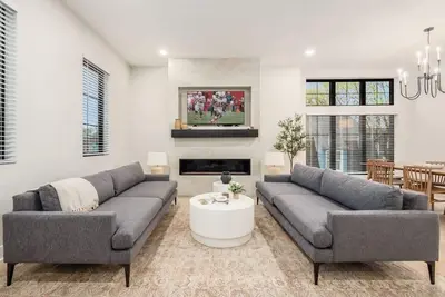 Image de Chateau in the Village - Luxury New Build 3bd/5ba
