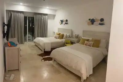 Image de Beach front apt 8 P 2 Br 2. 5 Ba