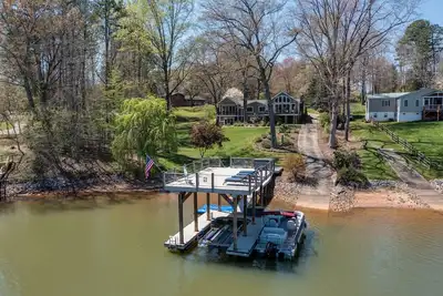 Image de Family Friendly Lakefront Property on Lake Norman