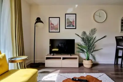 Image de Stylish Apartment 1 min to Station with Balcony