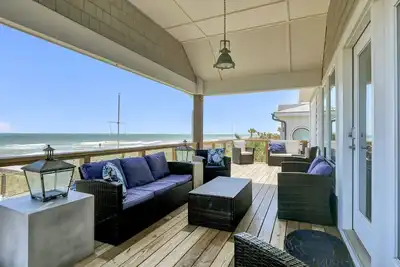Image de On The Dunes - 6 bedroom oceanfront house in Kure Beach
