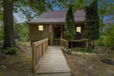 Image de 3bed\/ 3bath, 3 Pools, boat ramp 1 mile away, Boat storage