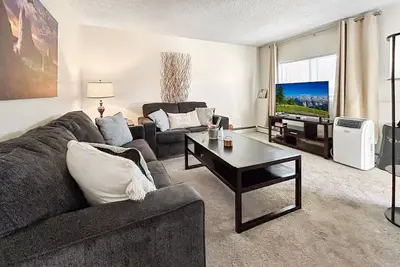 Image de \"Suite Springs\" - Entire 2 Br Spacious Residence