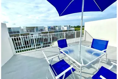 Image de ❤️Gorgeous 4-Bedroom Home Top roof Free parking ❤️