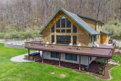 Image de Chalet Overlooking Bristol Mountain