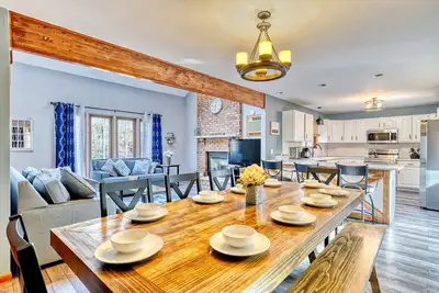 Image de Spacious Home in Lake and Snow Community with Game Room