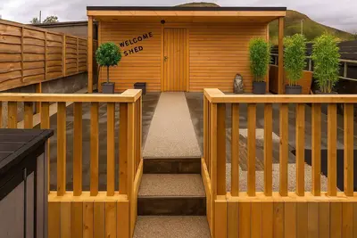 Image de Pet-friendly accommodation with fenced garden 2 bedrooms, Secure bike shed. Cozy log burner Netflix