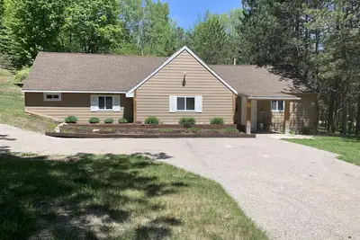 Image de Porter’s Place - cozy and quiet home centrally located in Northern Michigan.