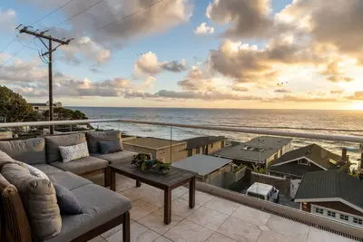 Image de Stunning ocean view home off Gaviota Dr in Laguna just a stones throw from beach