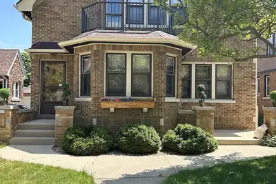 Image de Beautiful, Charming Wauwatosa Lower