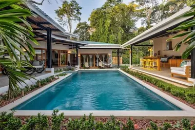 Image de Villa Port Vell, new home 4 Br\/4 Ba, pool and bar! Now with A\/C
