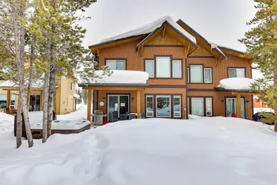 Image de Convenient Fraser Townhome w/ Hot Tub, Near Hikes!