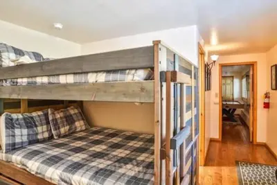Image de 4-Bedroom, 3-Bath w/Fireplace & Game Room