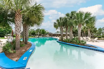 Image de 🌴4br* Walk2Beach 🌊Resort-style Pool🌞 Boardwalk * Grill, Walk to Beach 8 mins