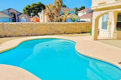 Image de XLarge Home w/ Pool & Gig Speed Internet!