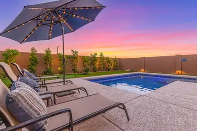 Image de New Listing! Heated Sparkling Pool, Fast Wifi, King Bed, Putting Green!