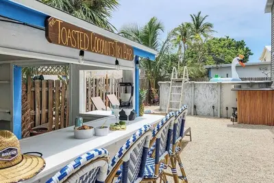 Image de The Toasted Coconut~Pool~Bikes~Grill~Chic!
