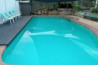 Image de Oleander Cottage - Family Holiday House - 7 min walk to beach and most amenities