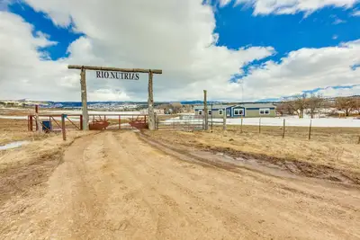 Image de Spacious Tierra Amarilla Ranch House w/ Deck!