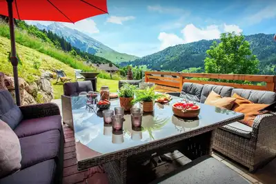 Image de Chalet Bella Cha - vacances skis aux pieds et panorama - Ovo Network