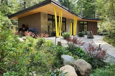 Image de The Shed Guest House-Moderne-Cabine-Salle de bain privée séparée-Vue sur le bois