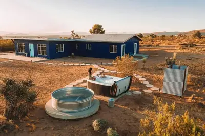 Image de Incredible Views, Hot Tub, Cowboy Pool, Fire Pit · Starship Landing: Luna