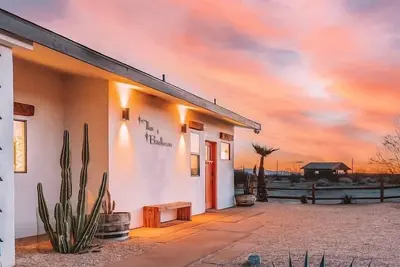Image de The Birdhouse · Retro Vibes, View, Hot Tub, Pool, Game Room!