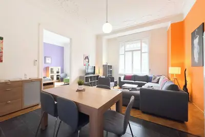 Huge family friendly 2br Central Apartment with A/C, crib - Deco House