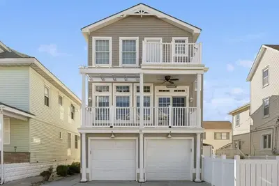 Image de Rare 4 Bedroom Townhome only a few blocks from the beach!