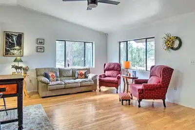 Image de Peaceful Nutrioso Cabin Retreat w/ Mountain Views!