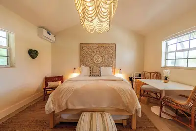 Image de Private Beach Access & Ocean Breezes | Your Perfect Getaway