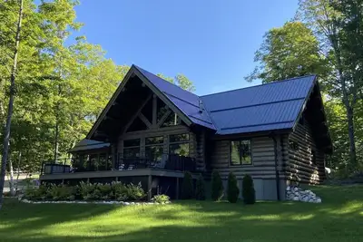 Image de New Log Cabin on beautiful lake in Michigan in America's Summer Golf Capital!