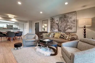 Image de Charming & Comfy Condo in the Heart of Old Town!