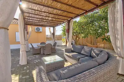 Charming 4-Bed Villa in moncarapacho