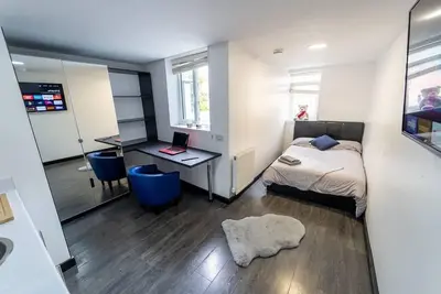 Image de Stylish Studio for short term near the City!