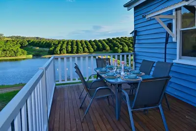 Image de Tranquil Sunshine Coast hinterland farm stay on a working Macadamia farm