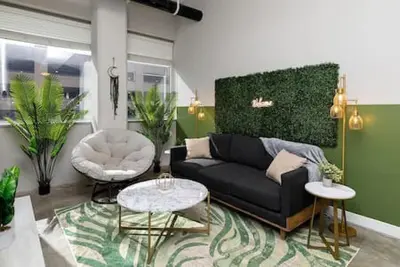 Image de Cozy Boho-Chic Downtown 2bd/2br