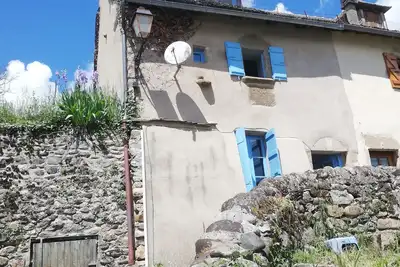 Image de Maison de pêcheur en pierre du XVIIe siècle au bord de la Dordogne