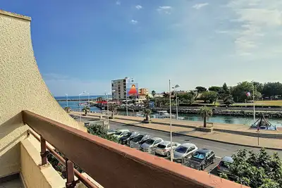 Image de Ff3 avec grande terrasse, proche plage et port, parking