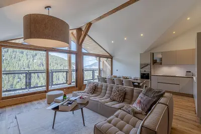 Image de Penthouse rénové à Courchevel avec parking et Wi-Fi