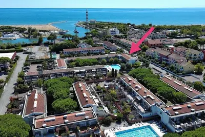 Image de Beautiful terraced house with pool - right by the sea