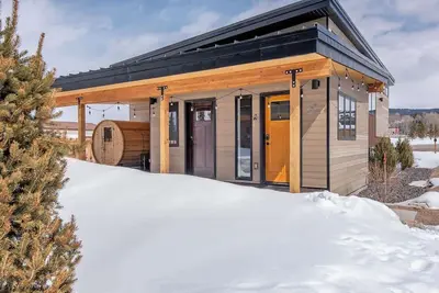 Image de New, Spacious & Modern w/ Pool Table & Ping Pong
