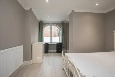 Image de 2 Bedroom Riverside Flat In Kingston, 1b