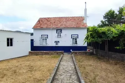 Image de Rustic House Next To The Sea.