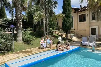 Magnificent Luxury Villa in Rome. Private pool and large garden.